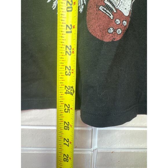 Lynyrd Skynyrd Women’s 2XL Black Rock & Roll Peekaboo Neck T-Shirt Eagle Guitar - Picture 6 of 6